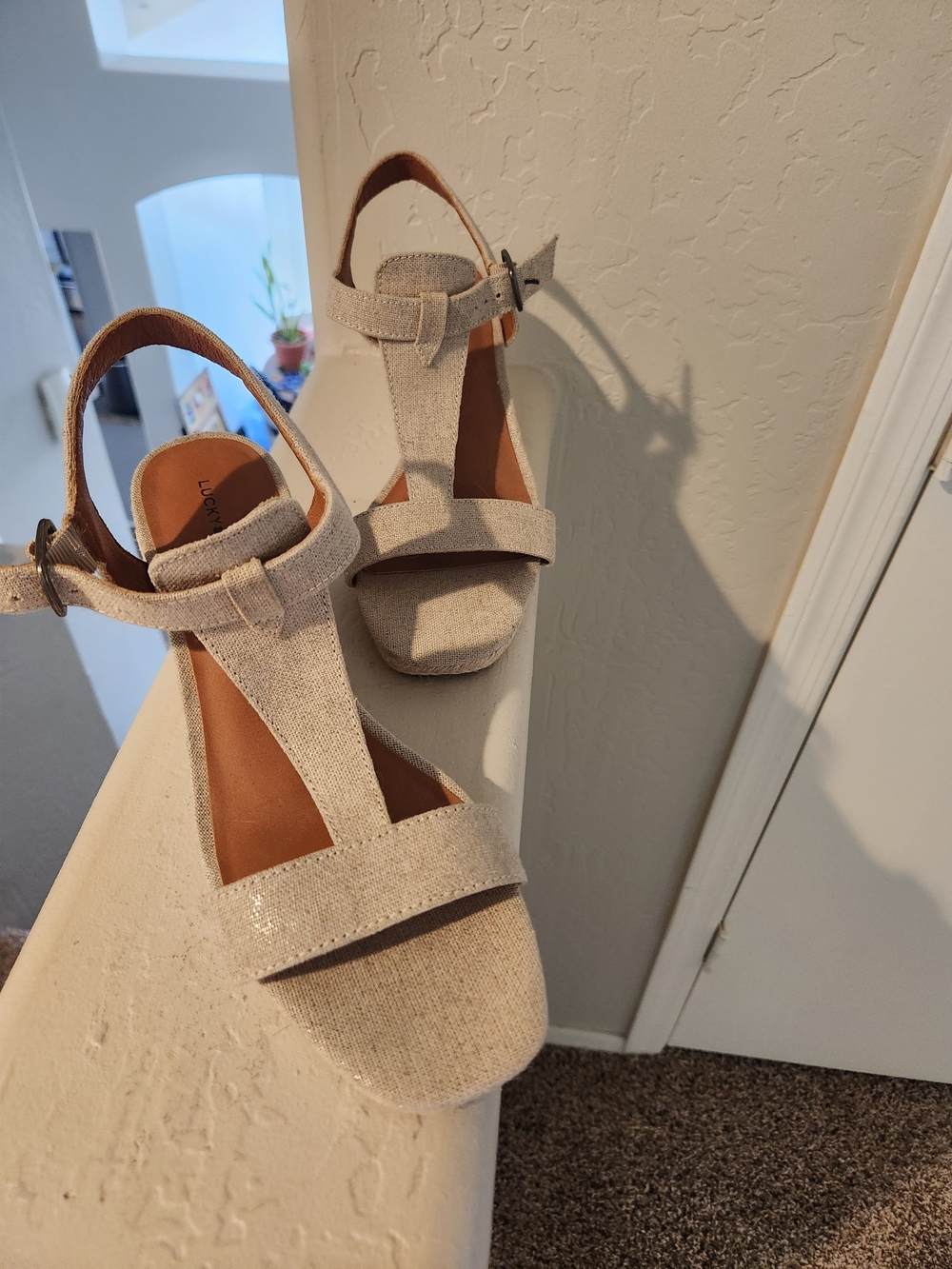 Lucky Brand Beige T-Strap Linen Sandals